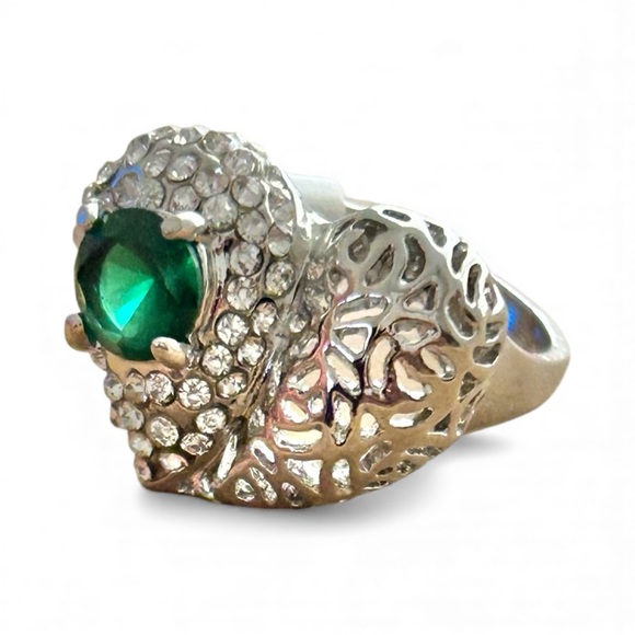 Emerald Green Crystal Silver Heart Filigree Ring - Picture 1 of 7